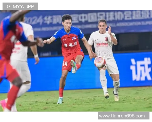 深圳新鹏城主场激战梅州客家两地球队鏖战上演南粤足球巅峰对决