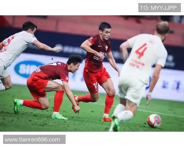 上海海港迎战成都蓉城期待精彩对决两队争夺胜利展现足球魅力与激情